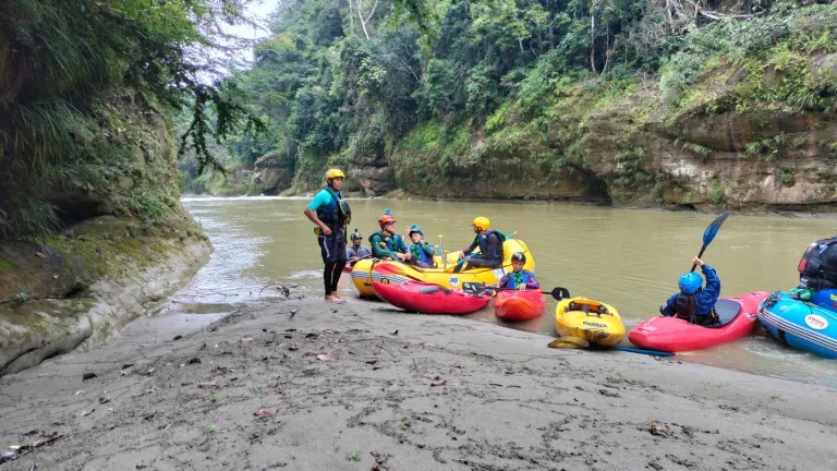Turismo en el río Güéjar: rafting 