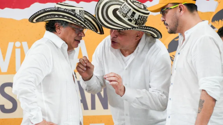 Presidente Petro HOY con Mancuso EN VIVO: entrega de tierras Córdoba 