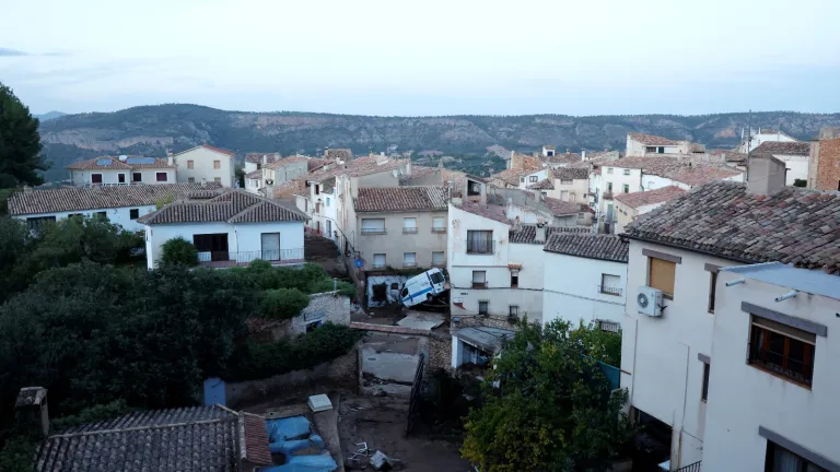 Cancillería ayuda a colombianos en Valencia tras borrasca