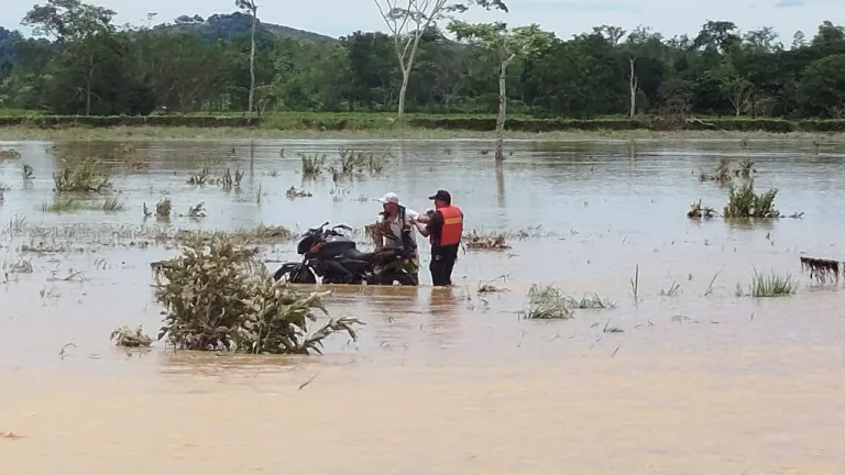 Familias afectadas por desbordamiento del río Güejar 