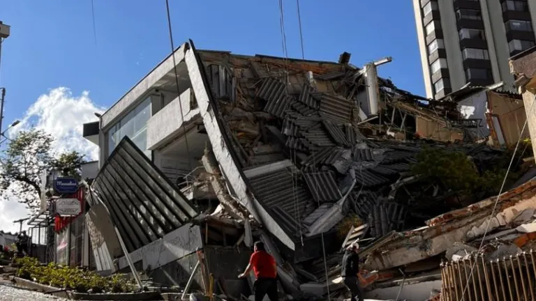 Medicina Legal identifica la primeras 22 víctimas del terremoto en Colombia. Foto: Radio Nacional de Colombia