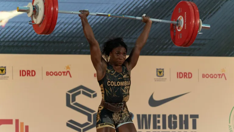 Yenny Álvarez consiguió doble título en el Mundial de Halterofilia