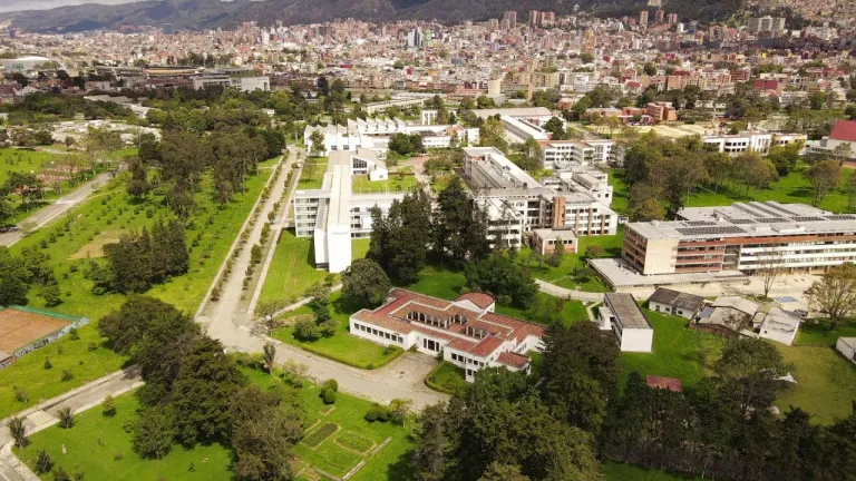 Universidad Nacional: posesión rector Peña