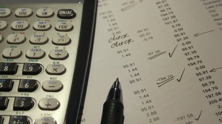 Cómo acceder al descuento del 50% para impuestos en mora en Bogotá