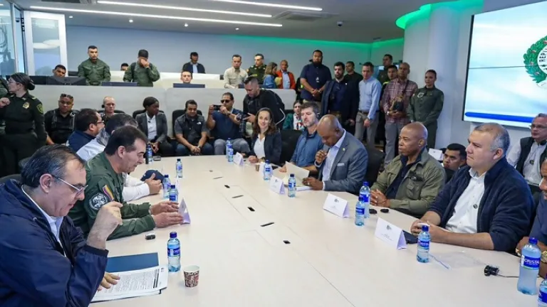 Eric Adams, alcalde de Nueva York, llega a Colombia para conocer la crisis migratoria