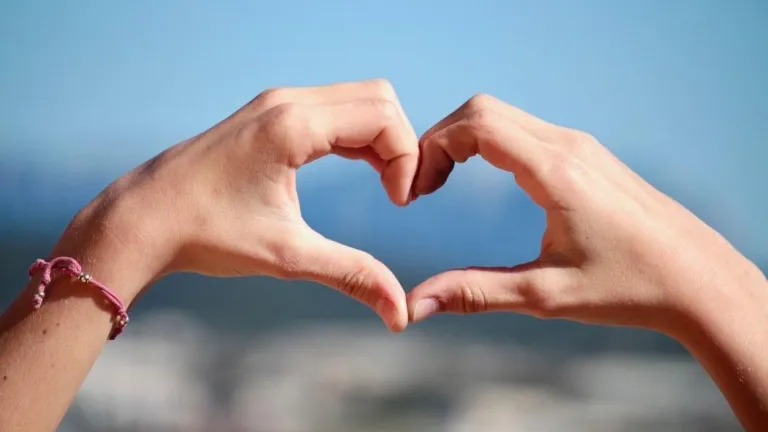 Historia del día del amor y la amistad en colombia: septiembre