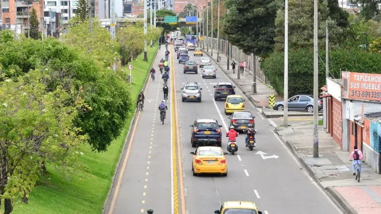 Pico y placa vehículos particulares-taxis HOY Bogotá: 8 de abril 2025