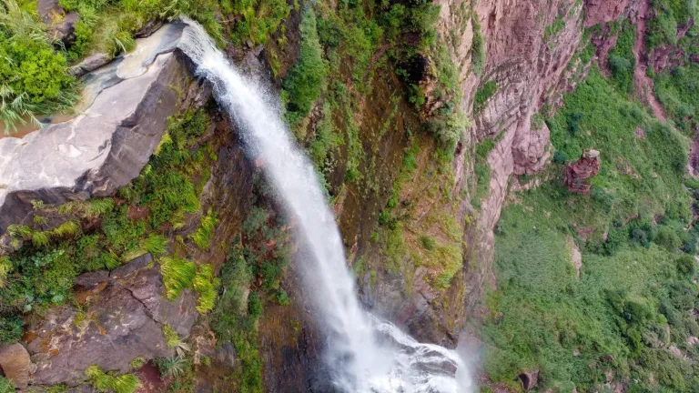 Turismo en Santander: Pila Honda, cascada donde el agua cae hacia arriba
