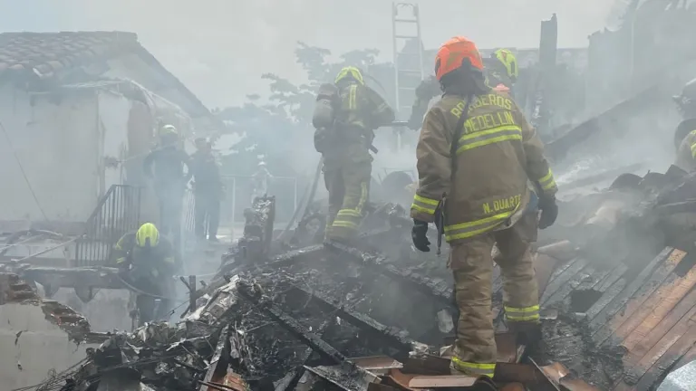 Accidente de una avioneta en Medellín: ocho personas murieron