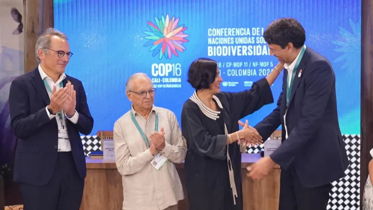 Ministros en el anuncio del bono de biodiversidad