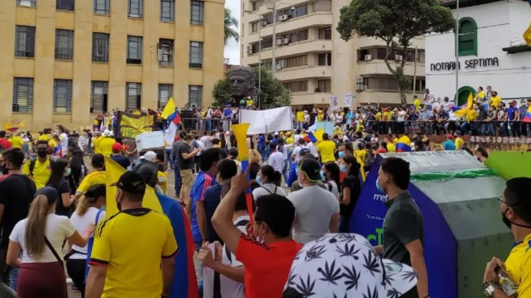 Manifestantes en Bucaramanga marcharon pacíficamente 