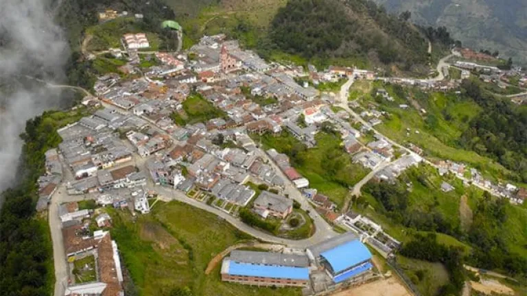 Familias afectadas por avalancha en Montebello