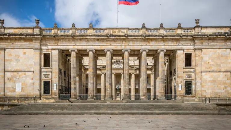Senado trabajará en día cívico