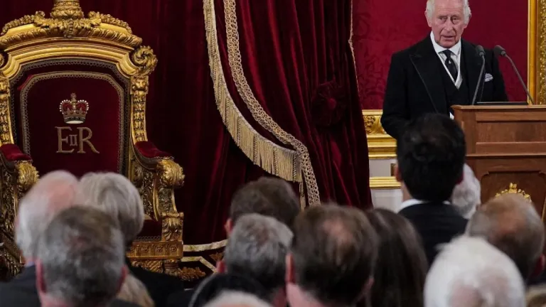 Carlos III se posesionará