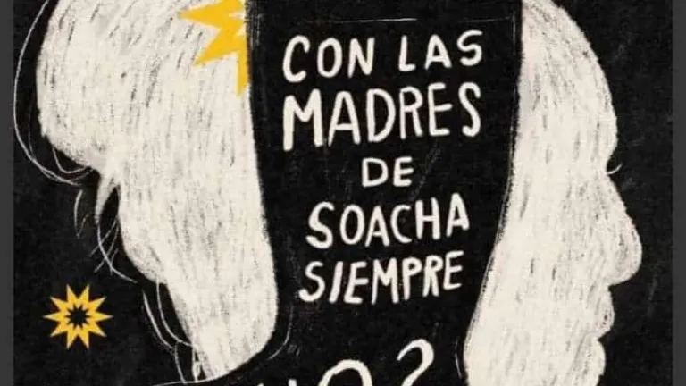 Botas intervenidas de manera artística por las madres víctimas de Soacha