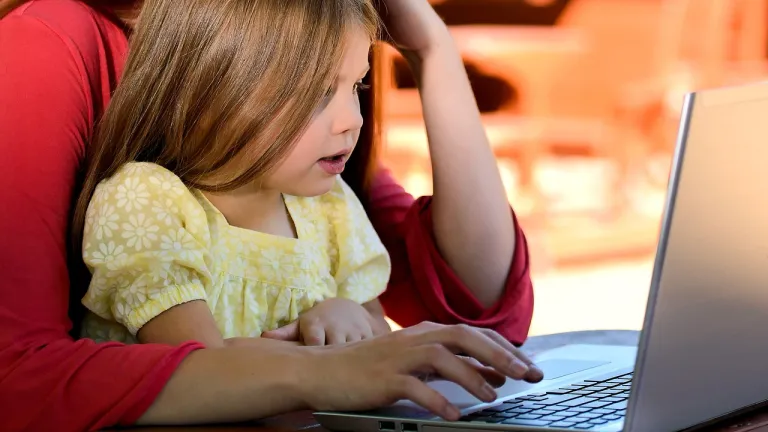 Consejos para que los menores de edad puedan navegar en internet de forma segura