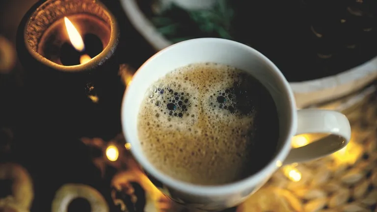 Tomar café reduciría síntomas del alzhéimer