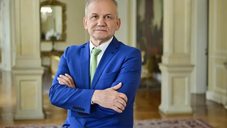 Sale Carlos Ramón González del Gobierno Nacional 