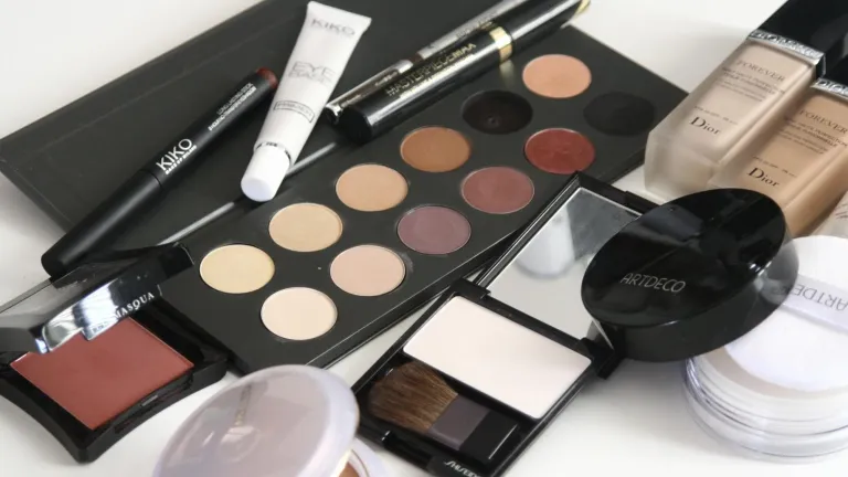 Maquillaje de imitación y los riesgos para la salud