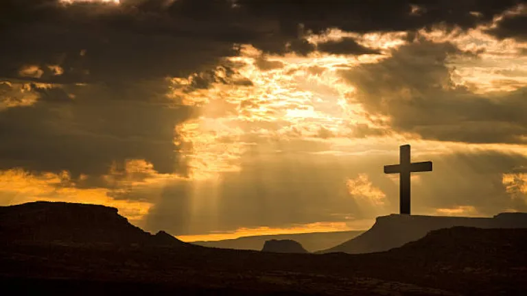 Hombre que se ha crucificado 36 veces 