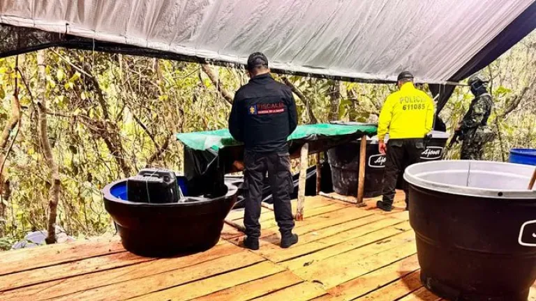 Desmantelamiento de laboratorio de cocaína del ELN: Ejército y Policía incautan droga e insumos por mil millones