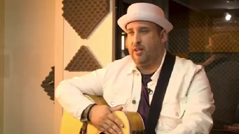 Frsto presenta su nuevo álbum.