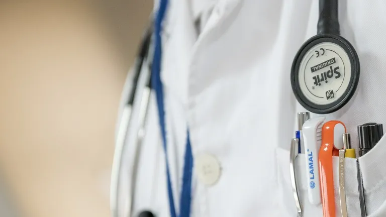 Médicos en pandemia: Corte Constitucional amparó derechos laborales 