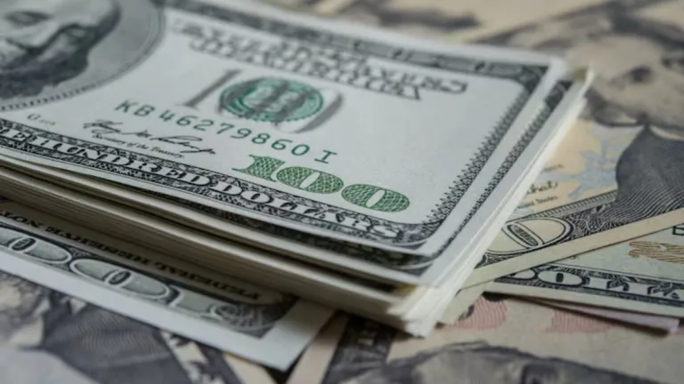 Precio del dólar en Colombia baja y fortalece el peso