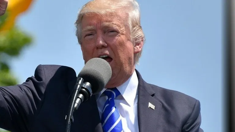 FBI halló información nuclear de gobierno extranjero en residencia de Trump