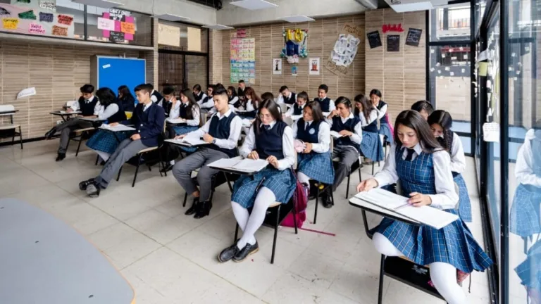  580 mil migrantes en el sistema educativo de Colombia, afirmó el presidente Gustavo Petro