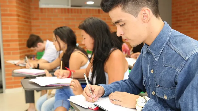 Convocatoria para inscribirse al Fondo FEST 2024 - 1 en Bogotá