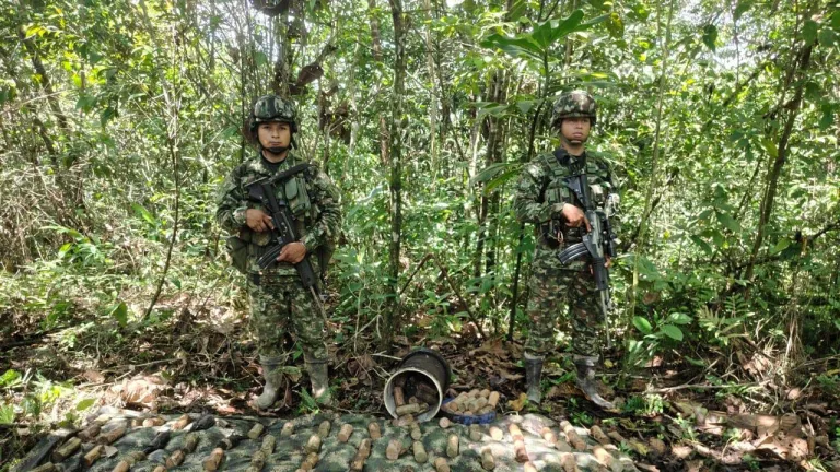 Ejército desmantela dos depósitos con minas antipersona 