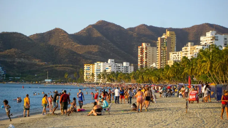 El gasto de turistas internacionales en Colombia creció 5,2% en 2025, alcanzando los USD 2.480 millones de dólares en consumos con tarjeta de crédito, según cifras de ProColombia.