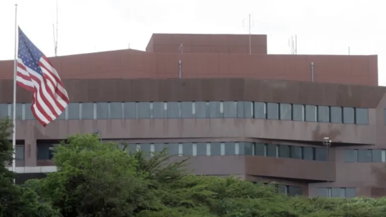 Estados Unidos envía diplomáticos a Caracas para evaluar reapertura de la embajada