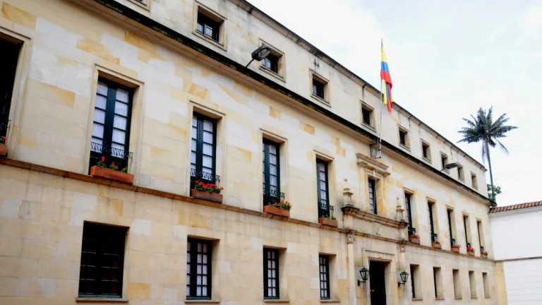 Presidente Petro no asiste a la cumbre de paz: Cancillería explica el motivo