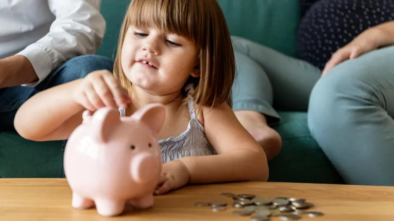 Tips para enseñar a los niños a ahorrar dinero