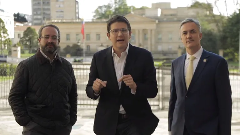 Oposición hizo uso de réplica y mostró críticas al Gobierno | Centro Democrático