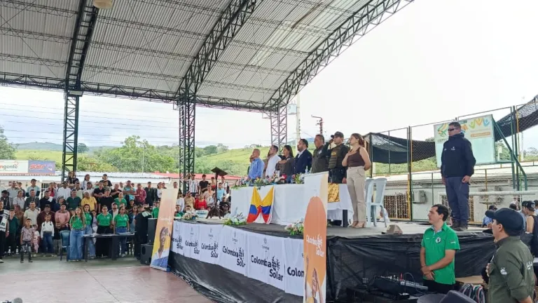 El gobierno le cumple a Uribe Meta, con la entrega de más de mil unidades fotovoltaicas para campesinos de zonas distantes