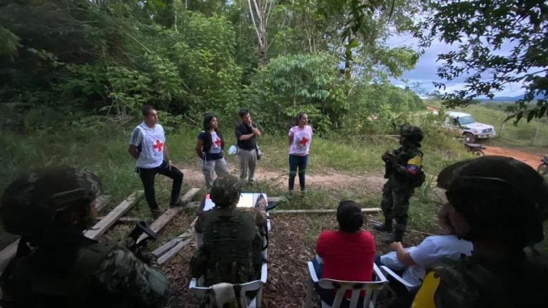 Liberación en Antioquia por el CICR: dos personas en poder de grupos armados recobran la libertad