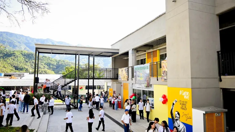 Gobierno rescata elefantes blancos educación en Ibagué