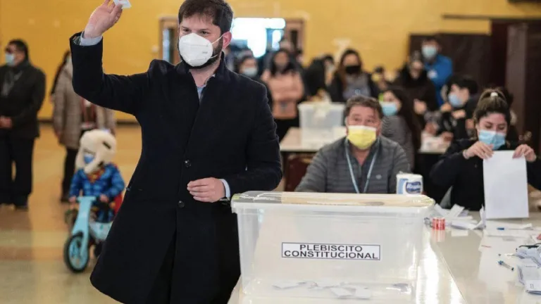 Boric promete convocar a la "unidad nacional" de Chile