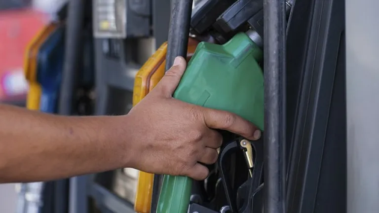 Precio del diésel: congelado hasta después de las elecciones y regulación de la gasolina corriente