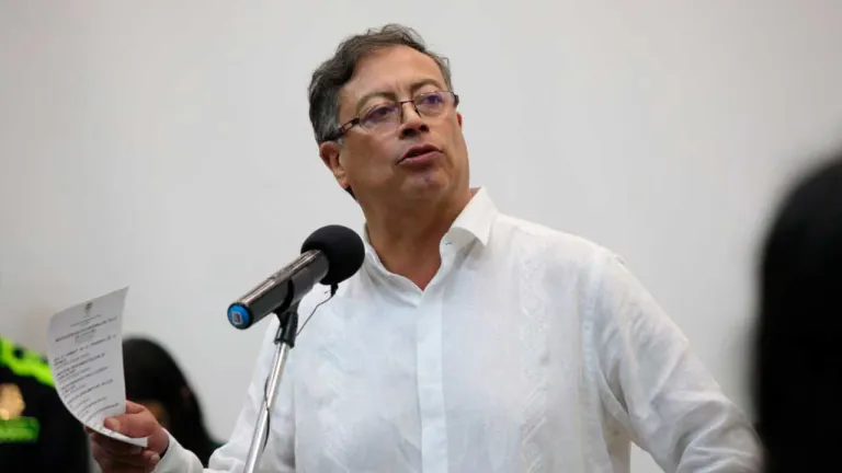 Gustavo Petro insiste en procesar genocidios: llamado a la nueva Fiscalía