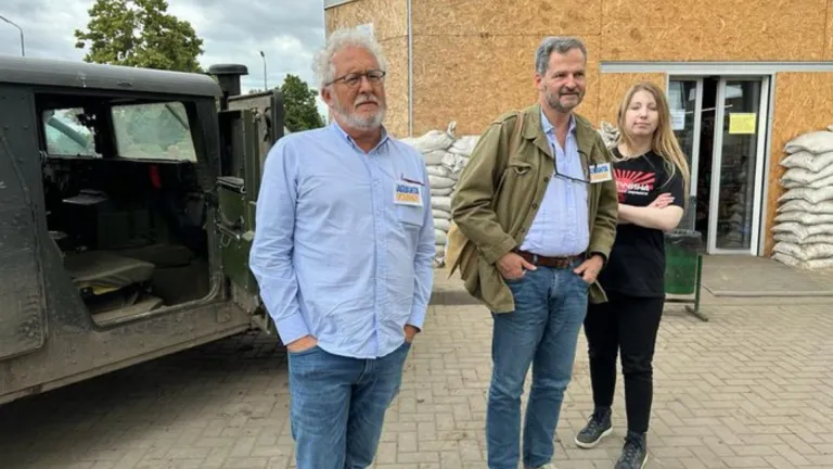 Héctor Abad Faciolince y Sergio Jaramillo ilesos tras ser atacados en Ucrania