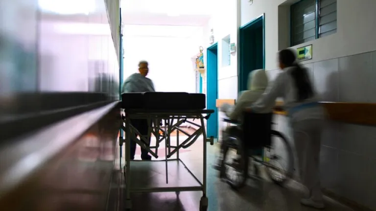 Hospitales públicos de Antioquia en riesgo financiero: Ministerio de Salud y AESA plantean preocupaciones y soluciones