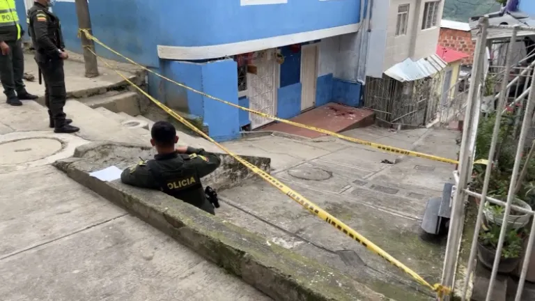 Bucaramanga | Hombre lanzó un granada contra cuatro personas