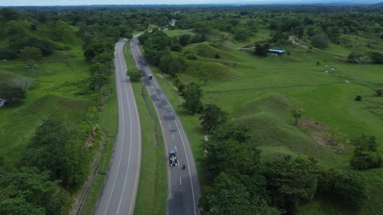 Vía Medellín–Costa Caribe; el tramo Remedios–Vegachí entra en operación
