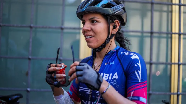 Jessenia Meneses, campeona montaña en la Vuelta a Andalucía 2023