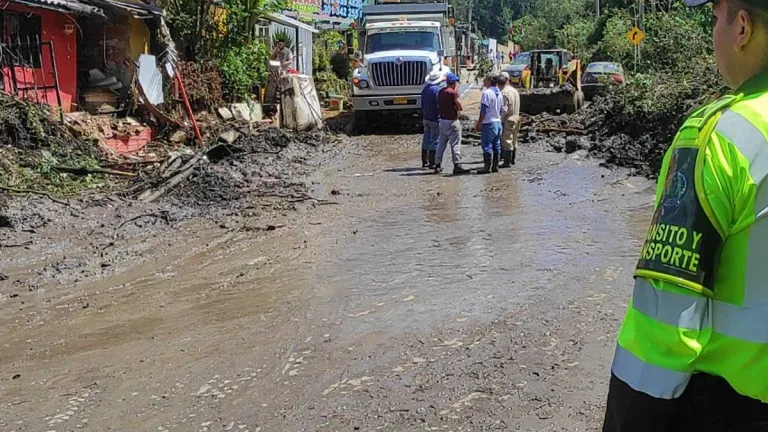 Deslizamiento en la vía a La Calera