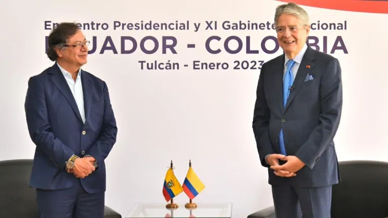 Presidente de Ecuador viaja a Bogotá para buscar ayuda frente a crisis energética